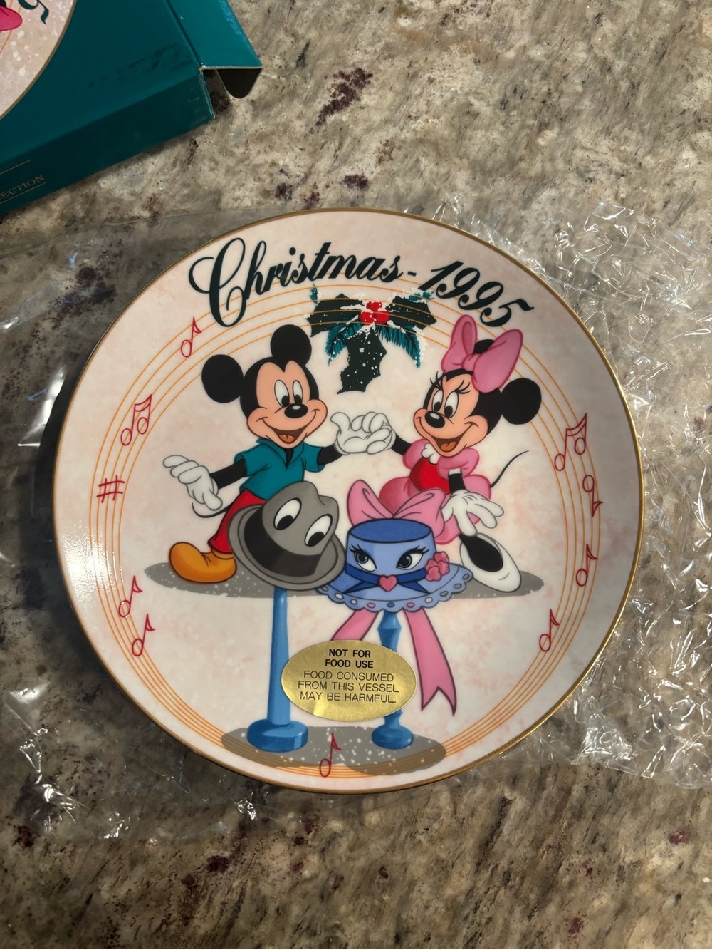 1995 Disney Christmas Collectible Artwork Plate -Mickey & Minnie - 10th With Box